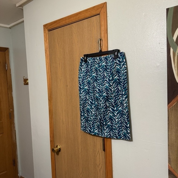 Talbots Outlet Size 4 Multi-Color w/Geometric Print Knee-Length Pencil Skirt - Picture 2 of 5